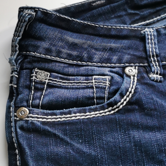 SILVER JEANS | Suki Capris, 30 W x 26 L - Picture 6 of 7